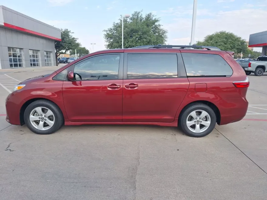 2020 Toyota Sienna photo 1