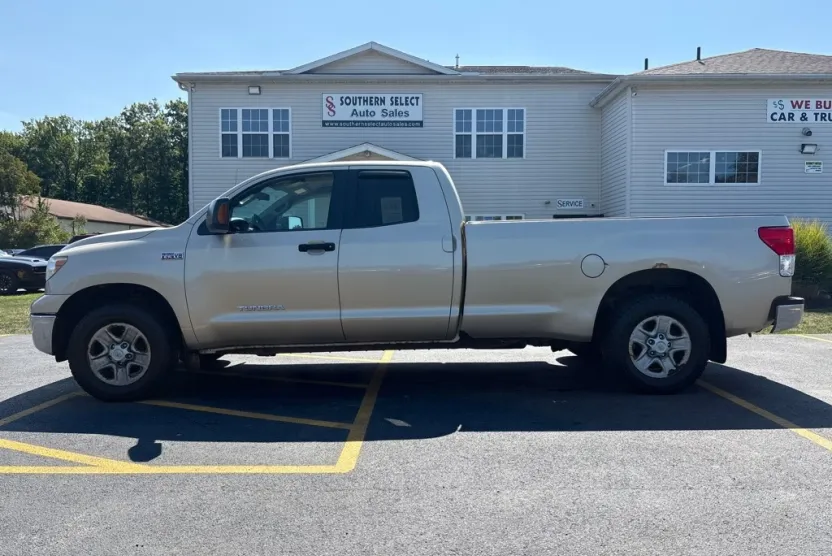 2010 Toyota Tundra Double Cab SR5 photo 1