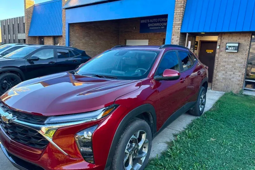 2025 Chevrolet Trax LT photo 1