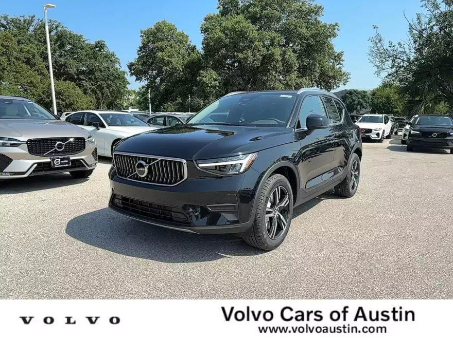 2025 Volvo XC40 Core photo 1