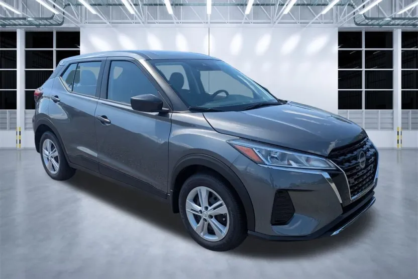 2025 Nissan Kicks Play S photo 1