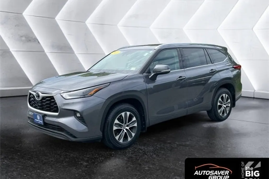 2022 Toyota Highlander XLE photo 1