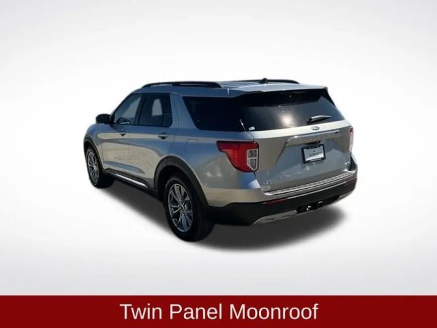 2021 Ford Explorer XLT photo 1