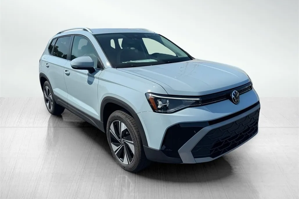 2025 Volkswagen Taos SE photo 1