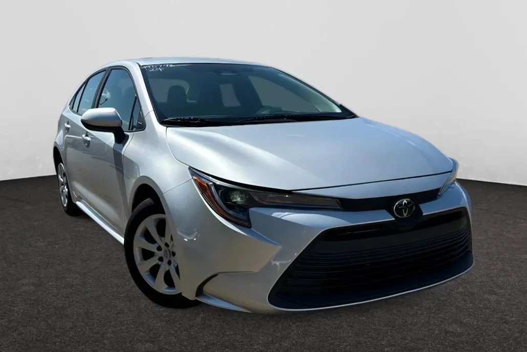 2024 Toyota Corolla LE photo 1