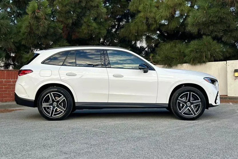 2026 Mercedes Benz GLC 300 photo 1