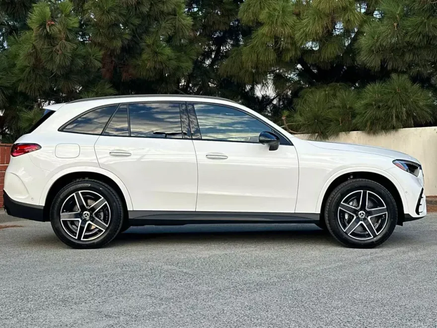 2026 Mercedes Benz GLC 300 photo 1