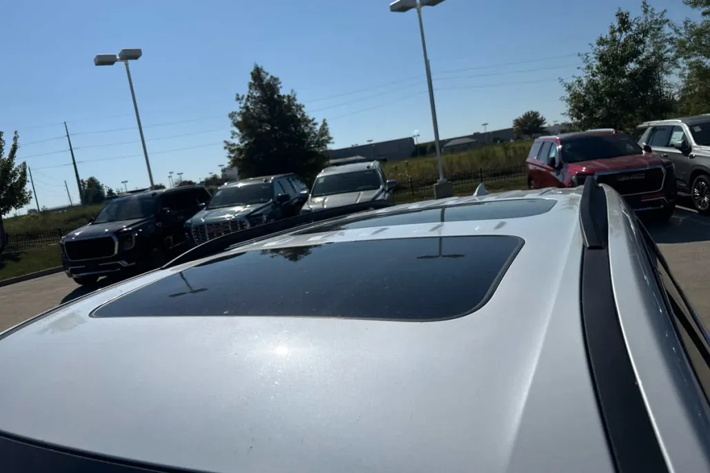 2022 Chevrolet Traverse RS photo 1