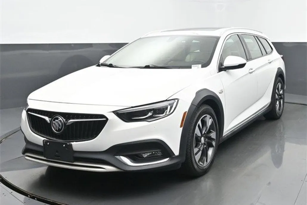 2018 Buick Regal TourX Essence photo 1