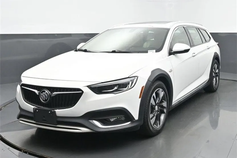 2018 Buick Regal TourX Essence photo 1