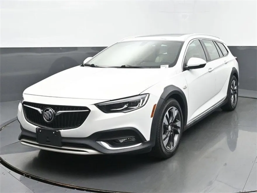 2018 Buick Regal TourX Essence photo 1