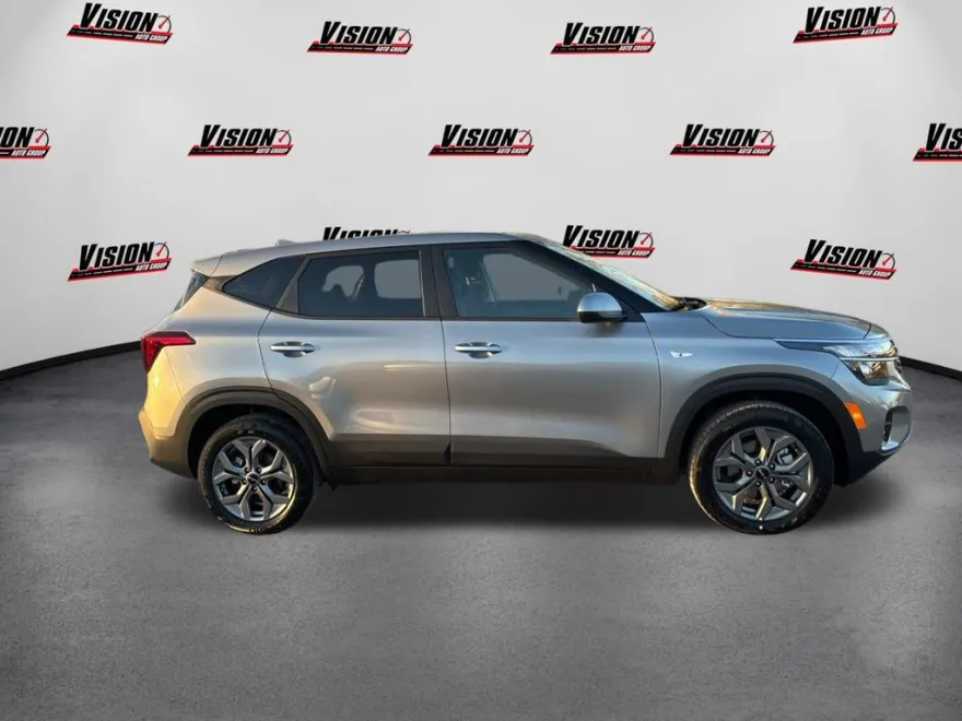 2025 Kia Seltos LX photo 1