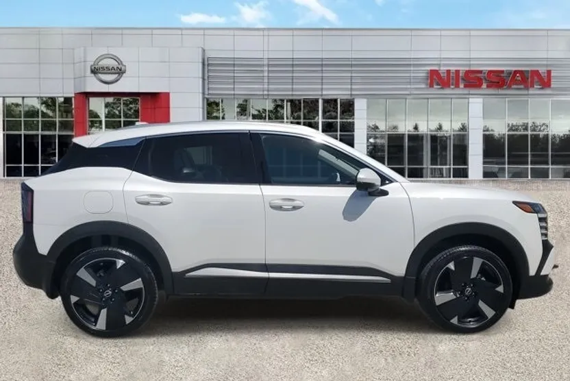 2025 Nissan Kicks SR photo 1