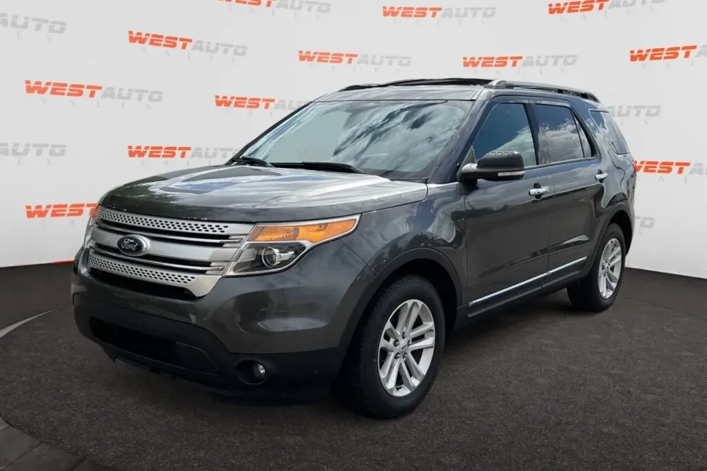 2015 Ford Explorer XLT photo 1
