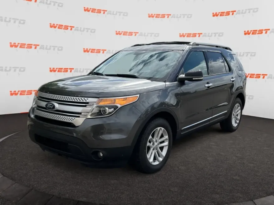 2015 Ford Explorer XLT photo 1