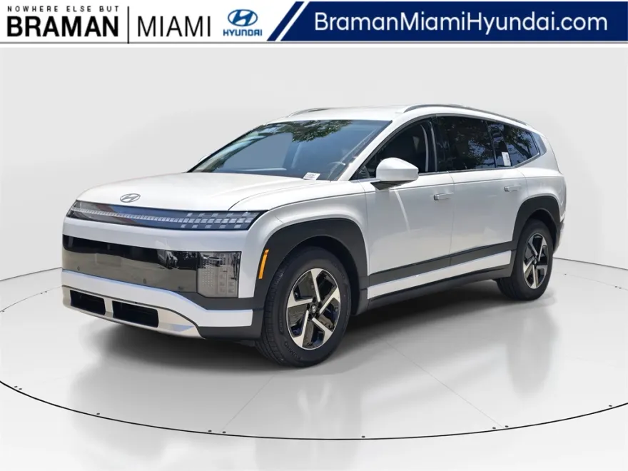 2026 Hyundai Ioniq SE photo 1