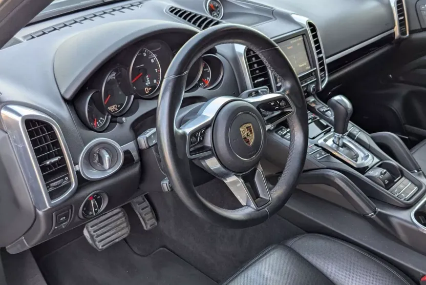 2016 Porsche Cayenne photo 1