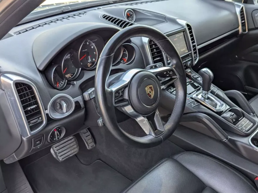 2016 Porsche Cayenne photo 1
