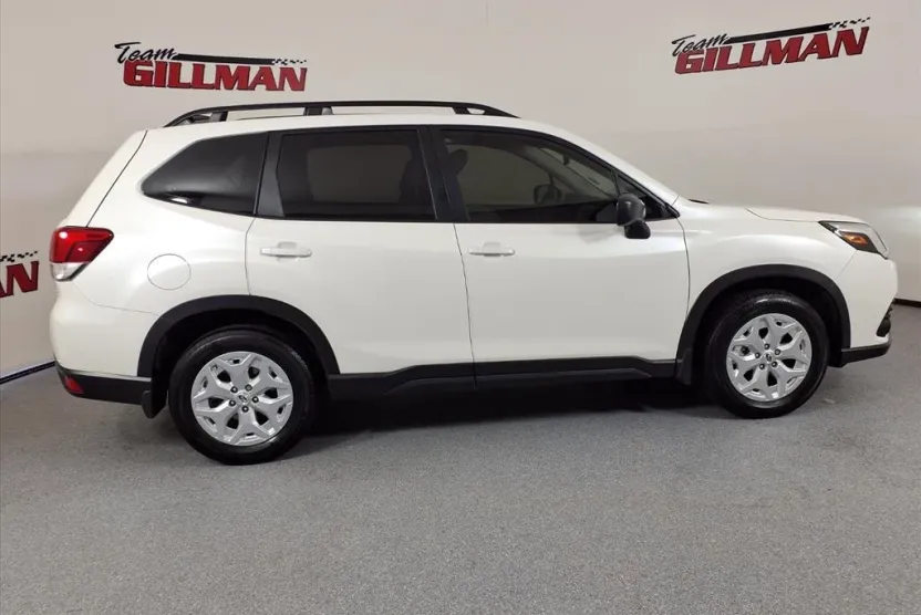 2024 Subaru Forester Base photo 1