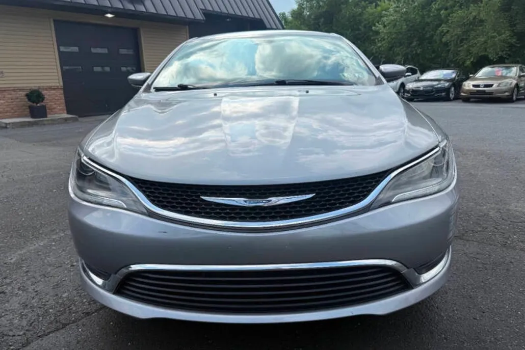 2015 Chrysler 200 Limited photo 1