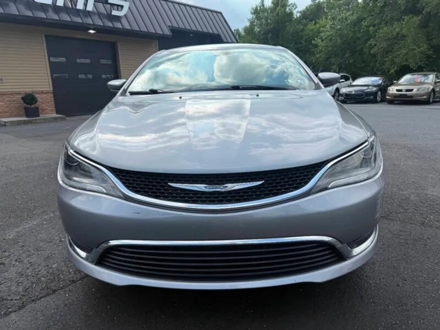 2015 Chrysler 200 Limited photo 1