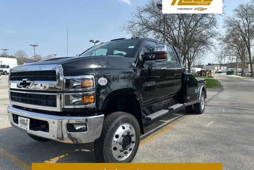 2024 Chevrolet Silverado 6500HD LT photo 1