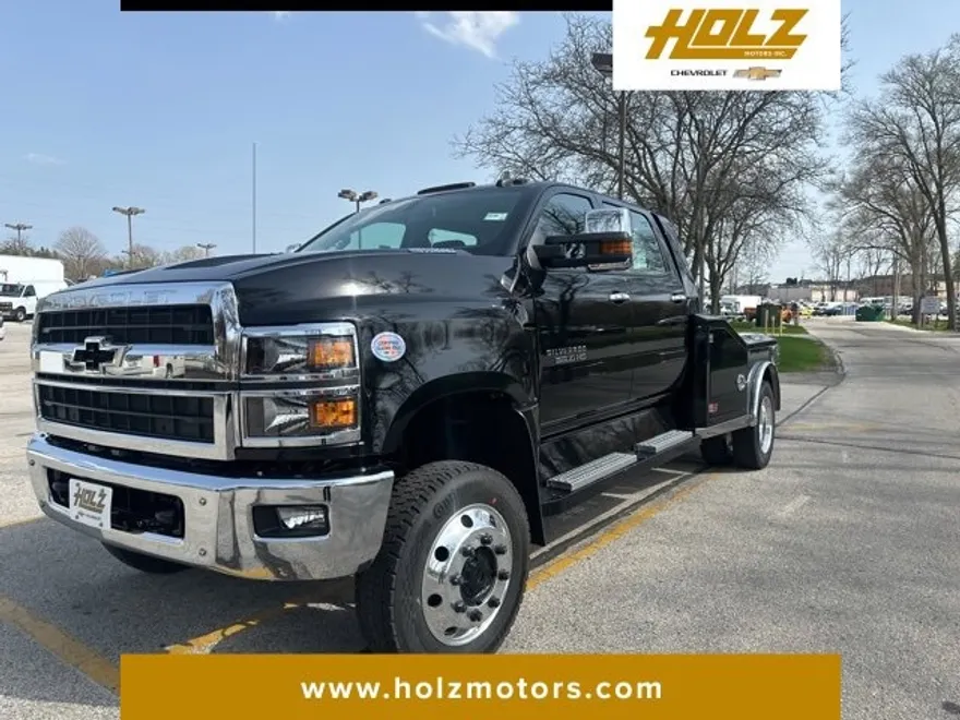 2024 Chevrolet Silverado 6500HD LT photo 1