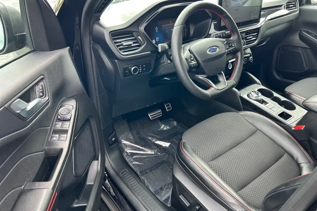 2023 Ford Escape ST-Line photo 1