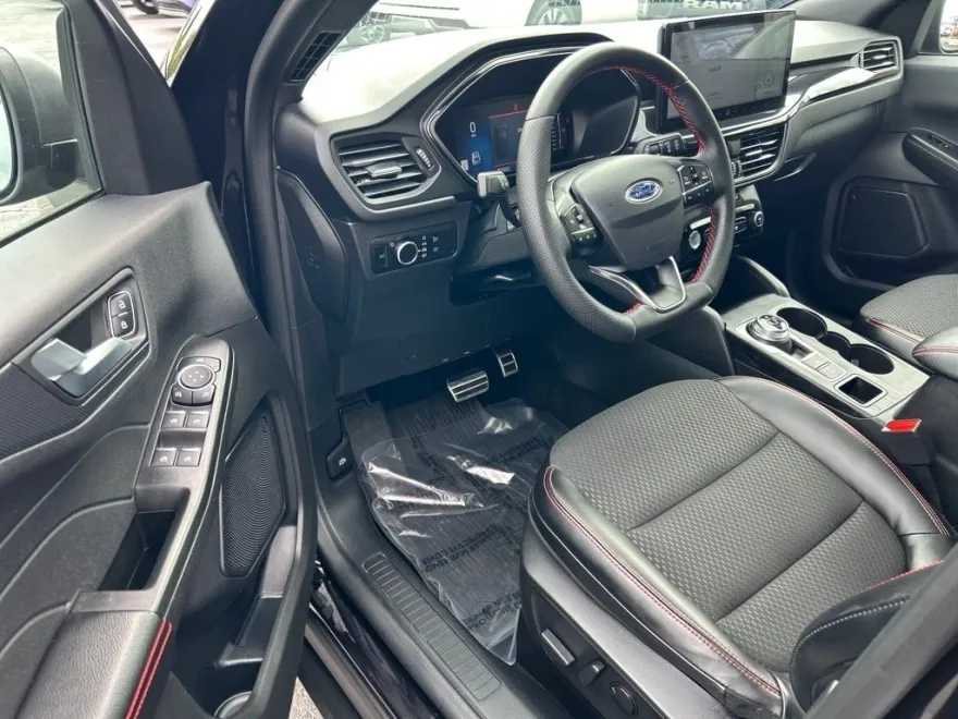 2023 Ford Escape ST-Line photo 1