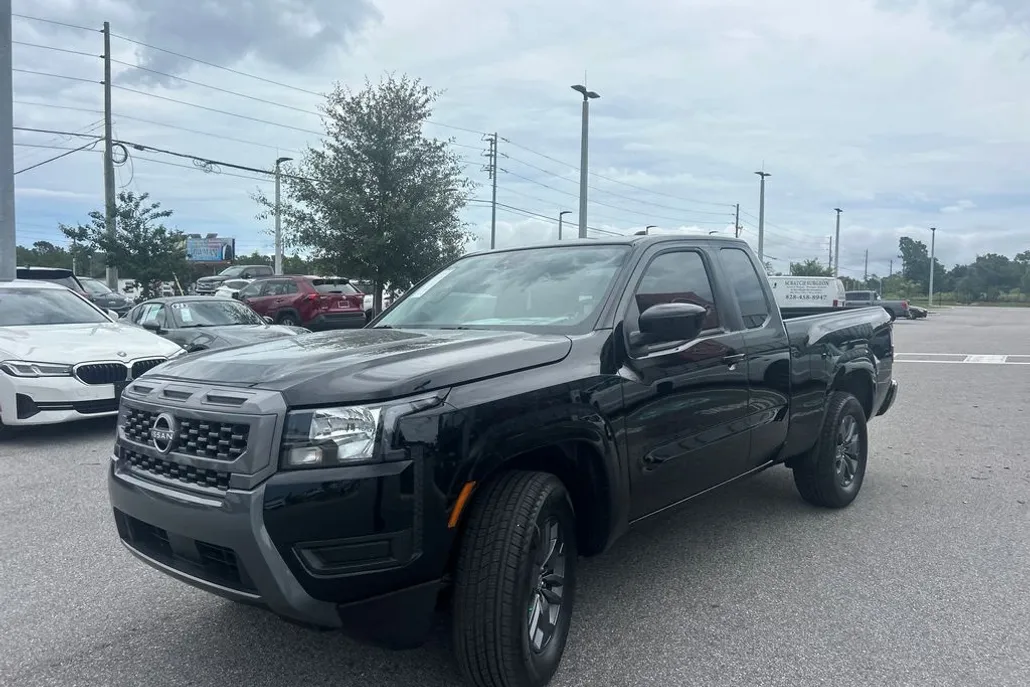 2025 Nissan Frontier SV photo 1
