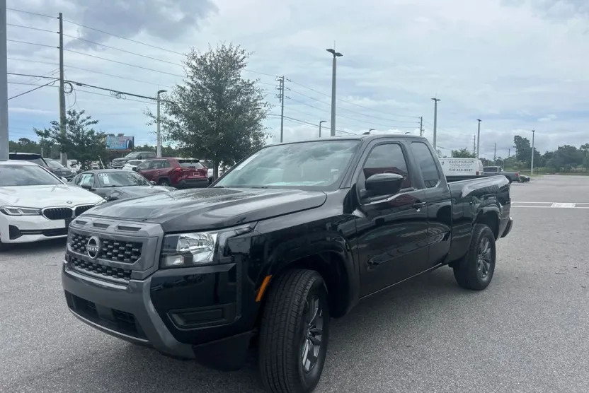 2025 Nissan Frontier SV photo 1
