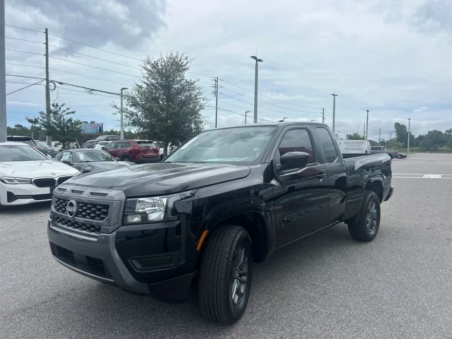 2025 Nissan Frontier SV photo 1