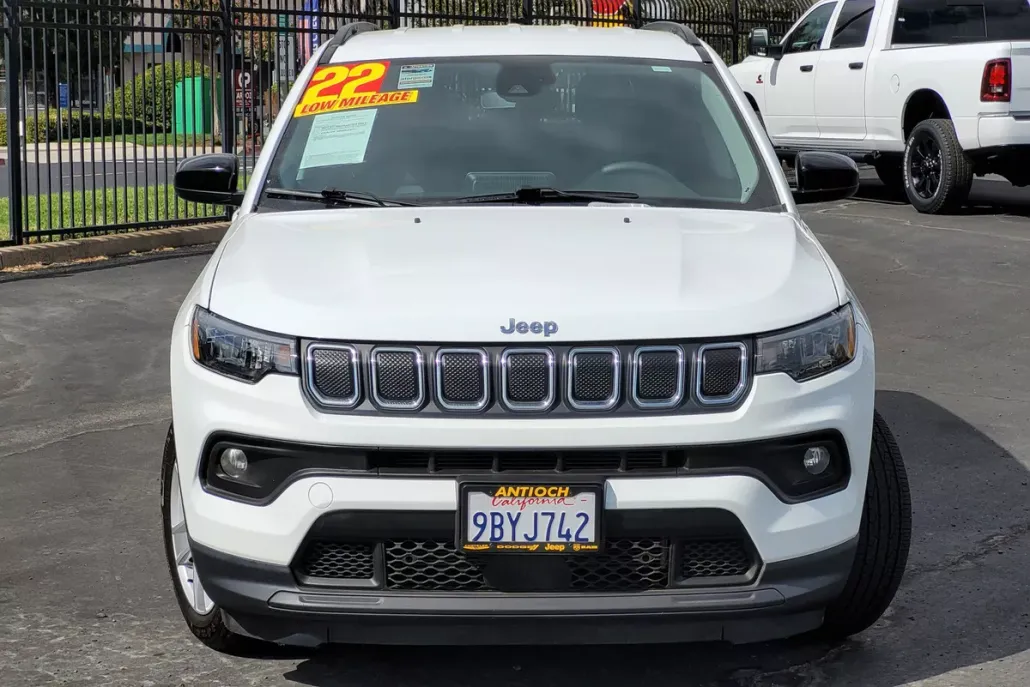 2022 Jeep Compass Latitude photo 1