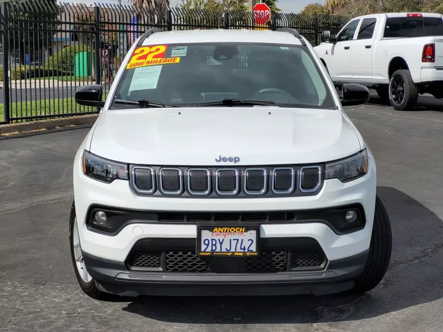 2022 Jeep Compass Latitude photo 1
