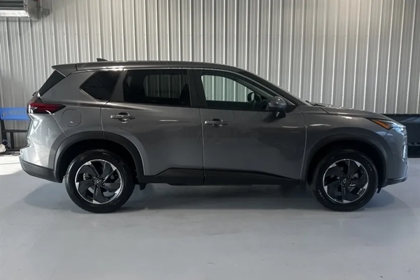 2024 Nissan Rogue SV photo 1