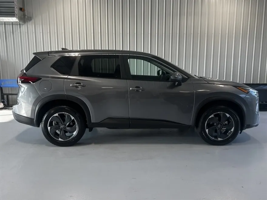 2024 Nissan Rogue SV photo 1