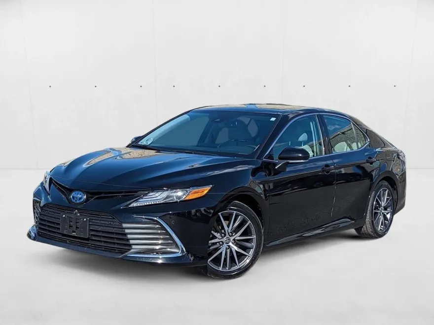 2023 Toyota Camry Hybrid XLE photo 1
