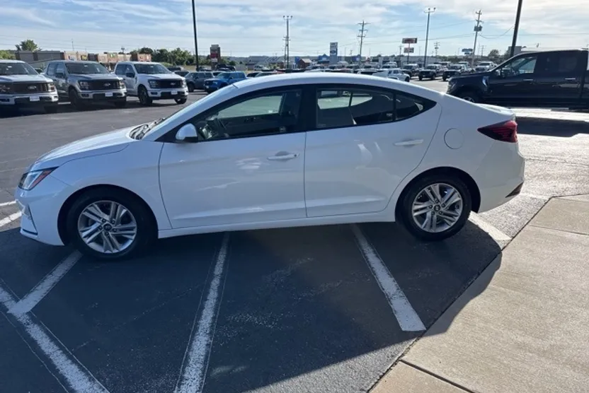 2020 Hyundai Elantra SEL photo 1