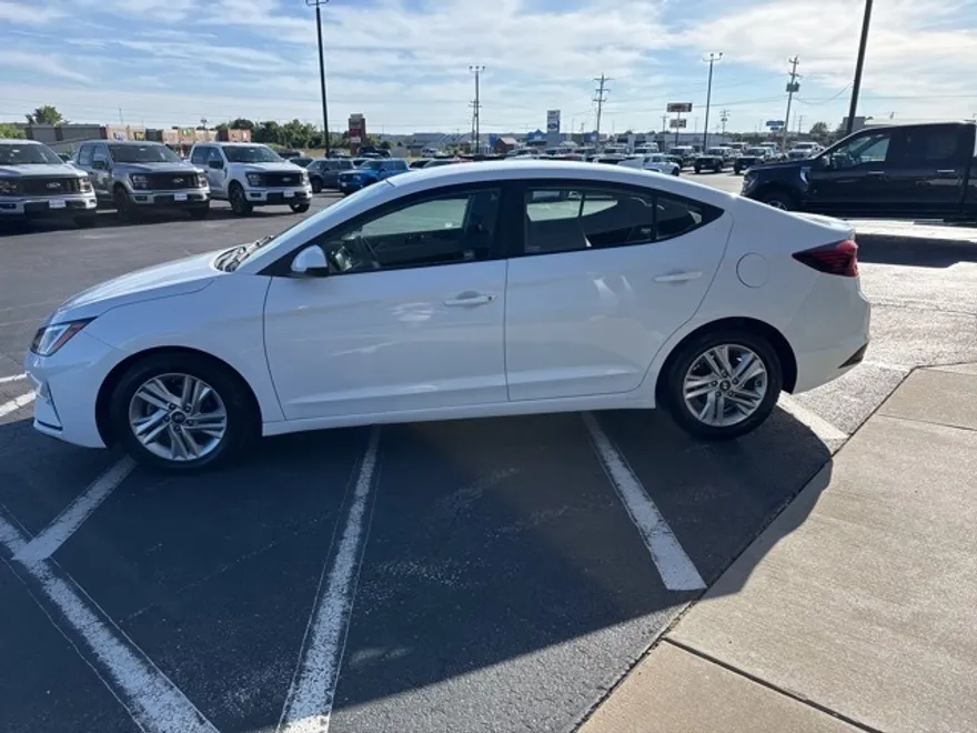 2020 Hyundai Elantra SEL photo 1