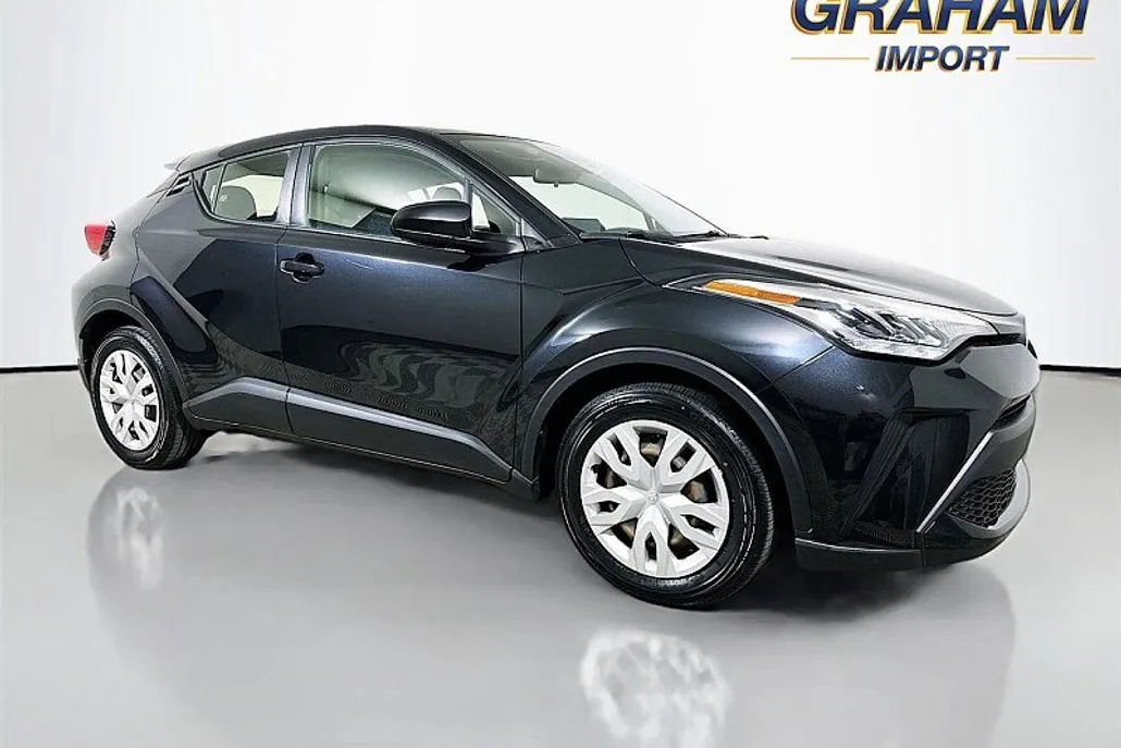2021 Toyota C-HR LE photo 1