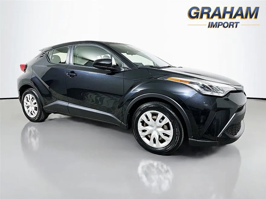 2021 Toyota C-HR LE photo 1