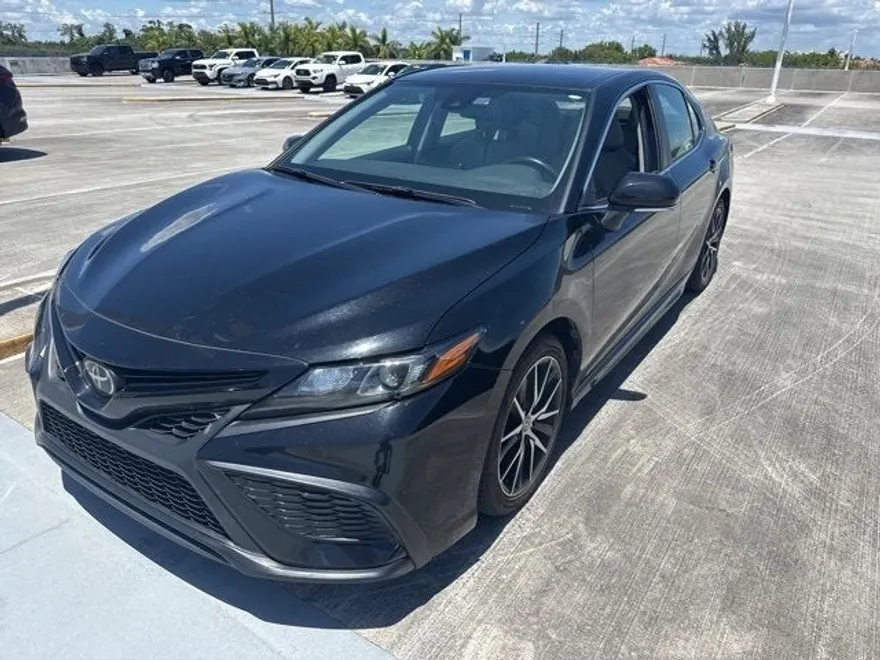 2023 Toyota Camry SE photo 1