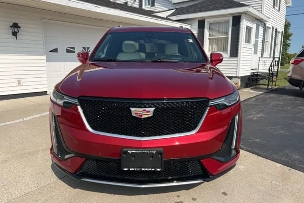 2023 Cadillac XT6 Sport photo 1