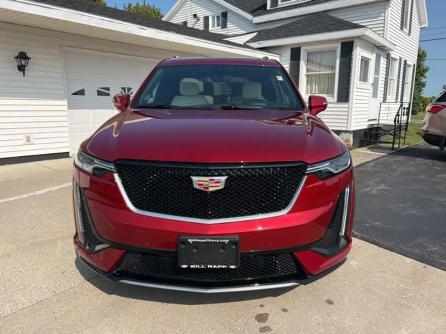 2023 Cadillac XT6 Sport photo 1