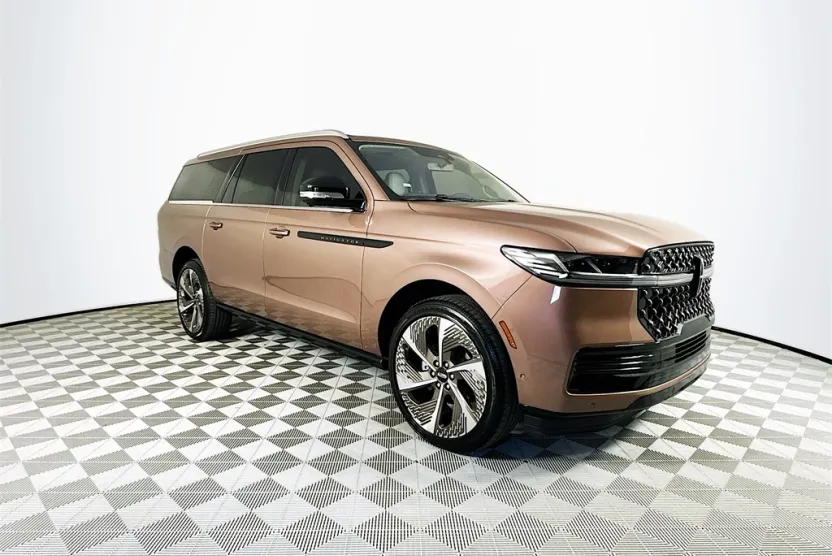2025 Lincoln Navigator Black Label photo 1