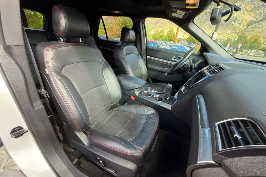 2016 Ford Explorer Sport photo 1