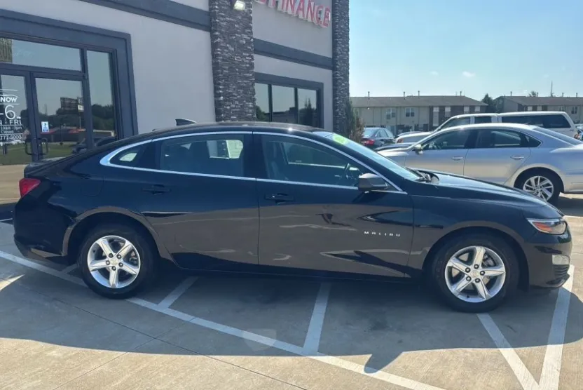 2020 Chevrolet Malibu LS photo 1