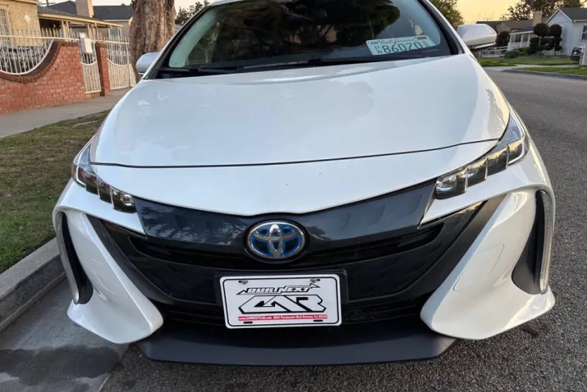 2018 Toyota Prius Prime Premium photo 1