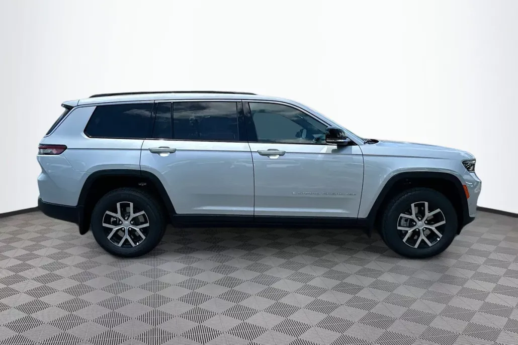2025 Jeep Grand Cherokee Limited photo 1