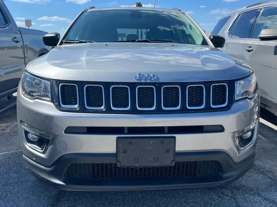 2019 Jeep Compass Sport photo 1